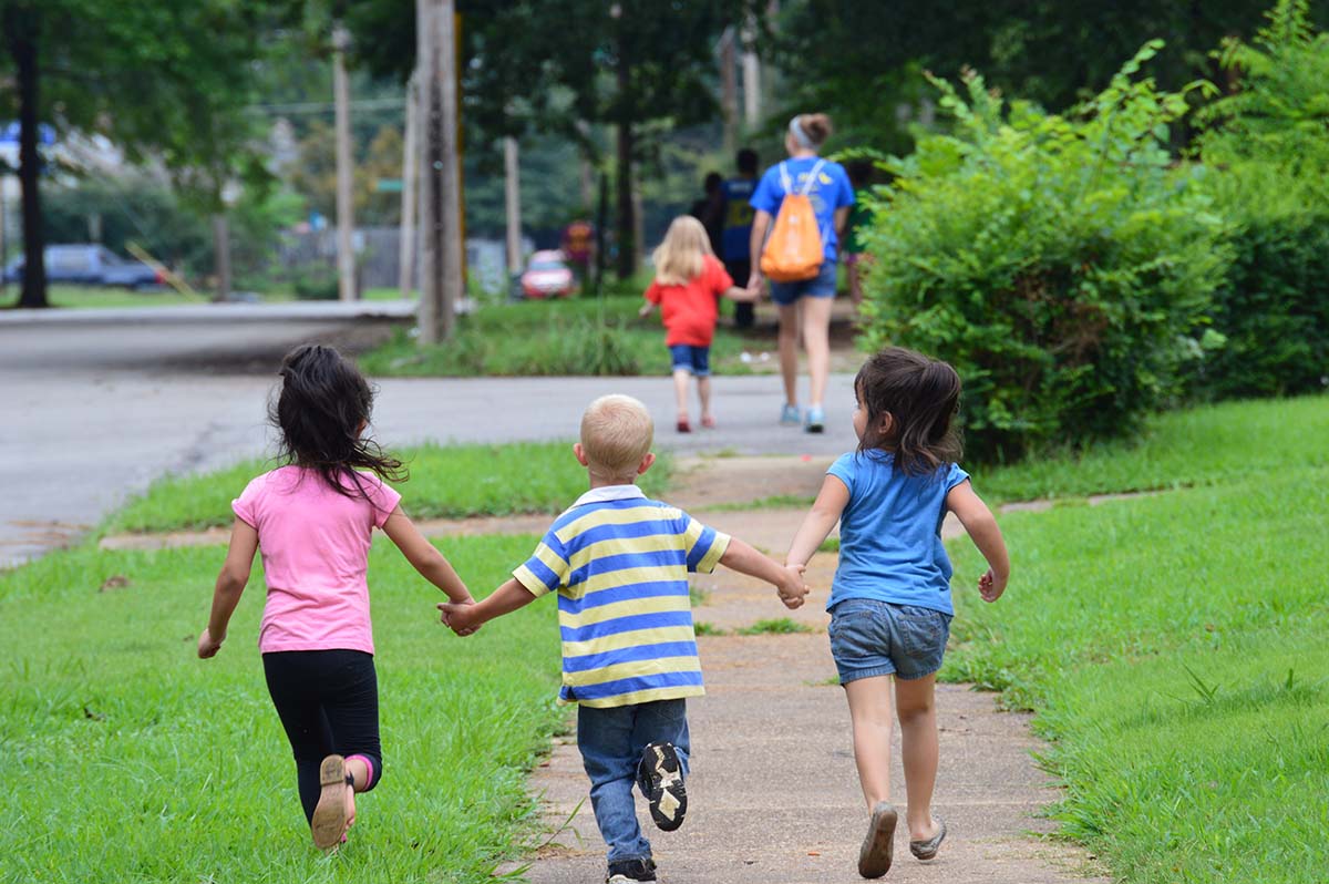 Children running web